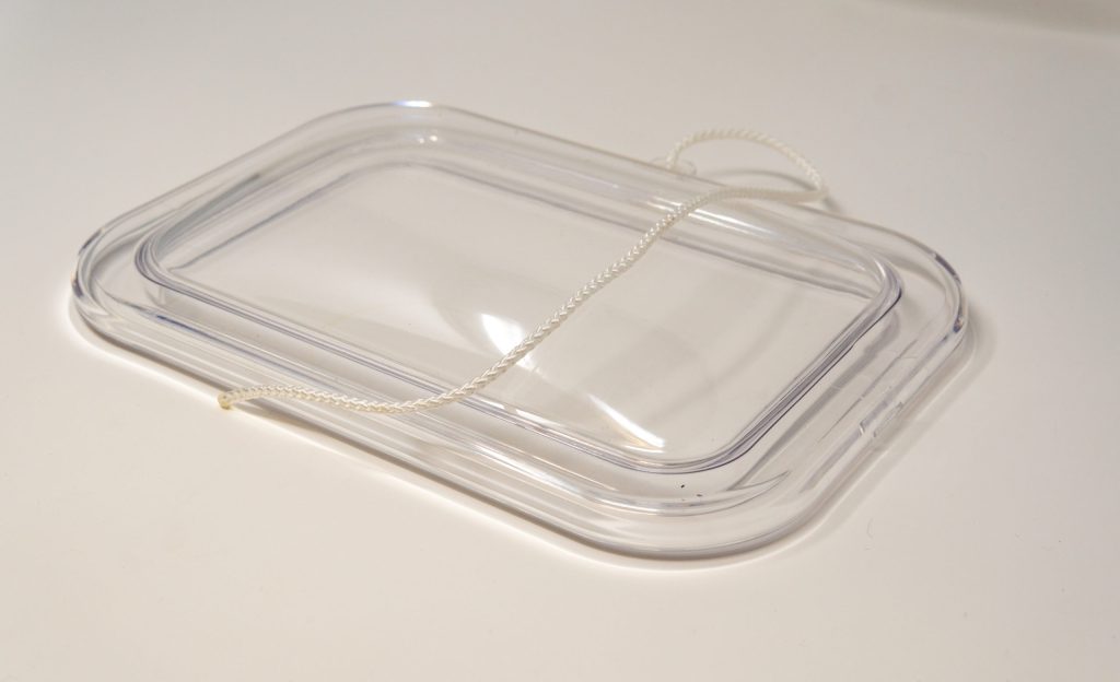 Clear molded plastic lid